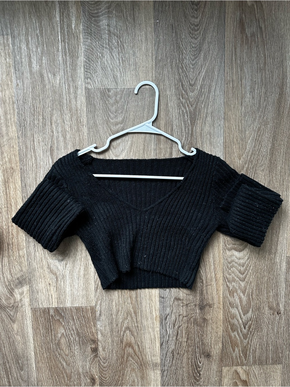 SHEIN Black Ribbed Knit V-Neck Long Sleeve Crop Top Sweater Size M